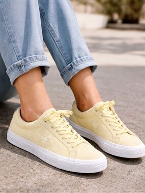 Converse Low-Top Sneakers in Light Yellow Suede